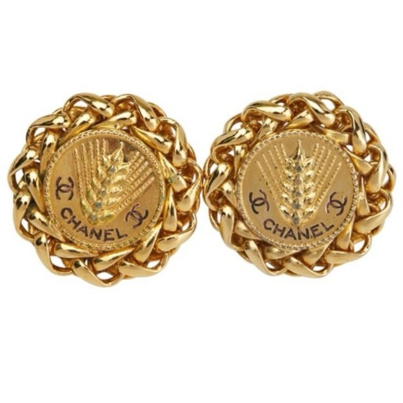 CHANEL Jewelry - Chanel Vintage Clip On Earrings Wheat Rice Motif CC Gold Plated Chain